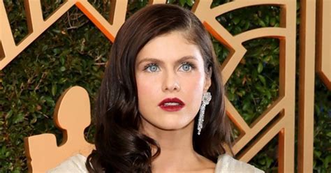 alexandra dadario nudes|Sexy Alexandra Daddario drives fans wild with naked Instagram。